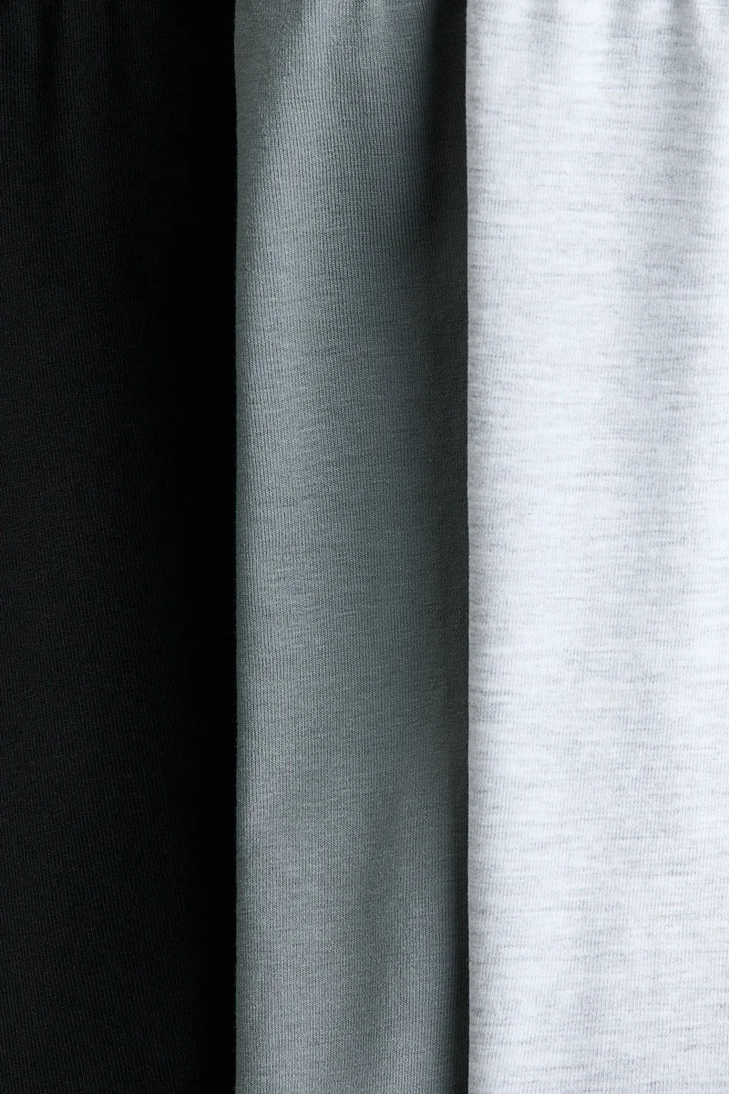 اتش اند ام عبوة من 3 شورتات رياضية